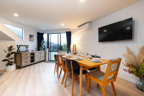 Modern and stylish 4 bed apt